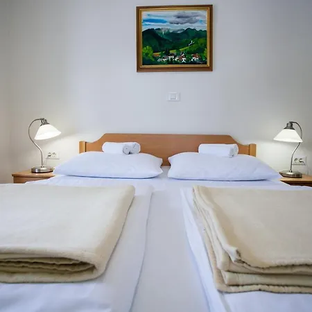 Nočitev z zajtrkom Pod Skalo