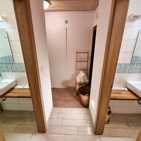 Nočitev z zajtrkom Pod Skalo Kamnik