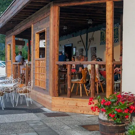 Nočitev z zajtrkom Pod Skalo Kamnik