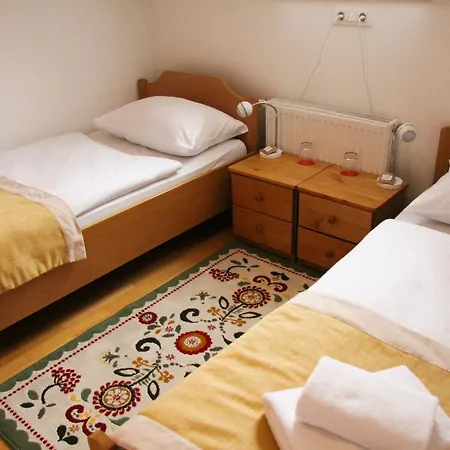 Nočitev z zajtrkom Pod Skalo