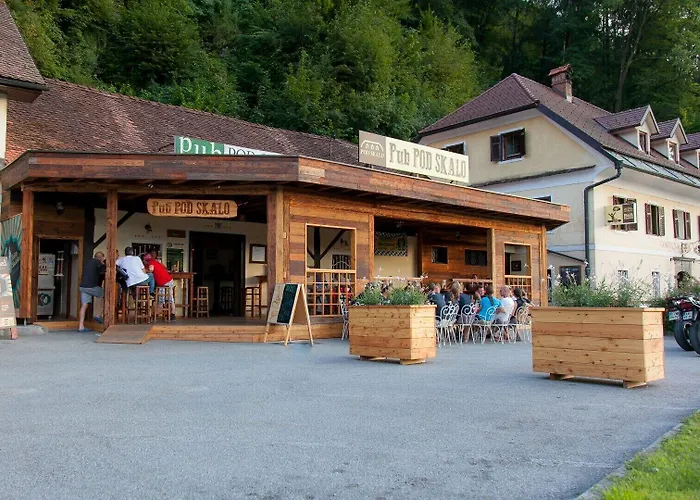 Pod Skalo krevet i doručak